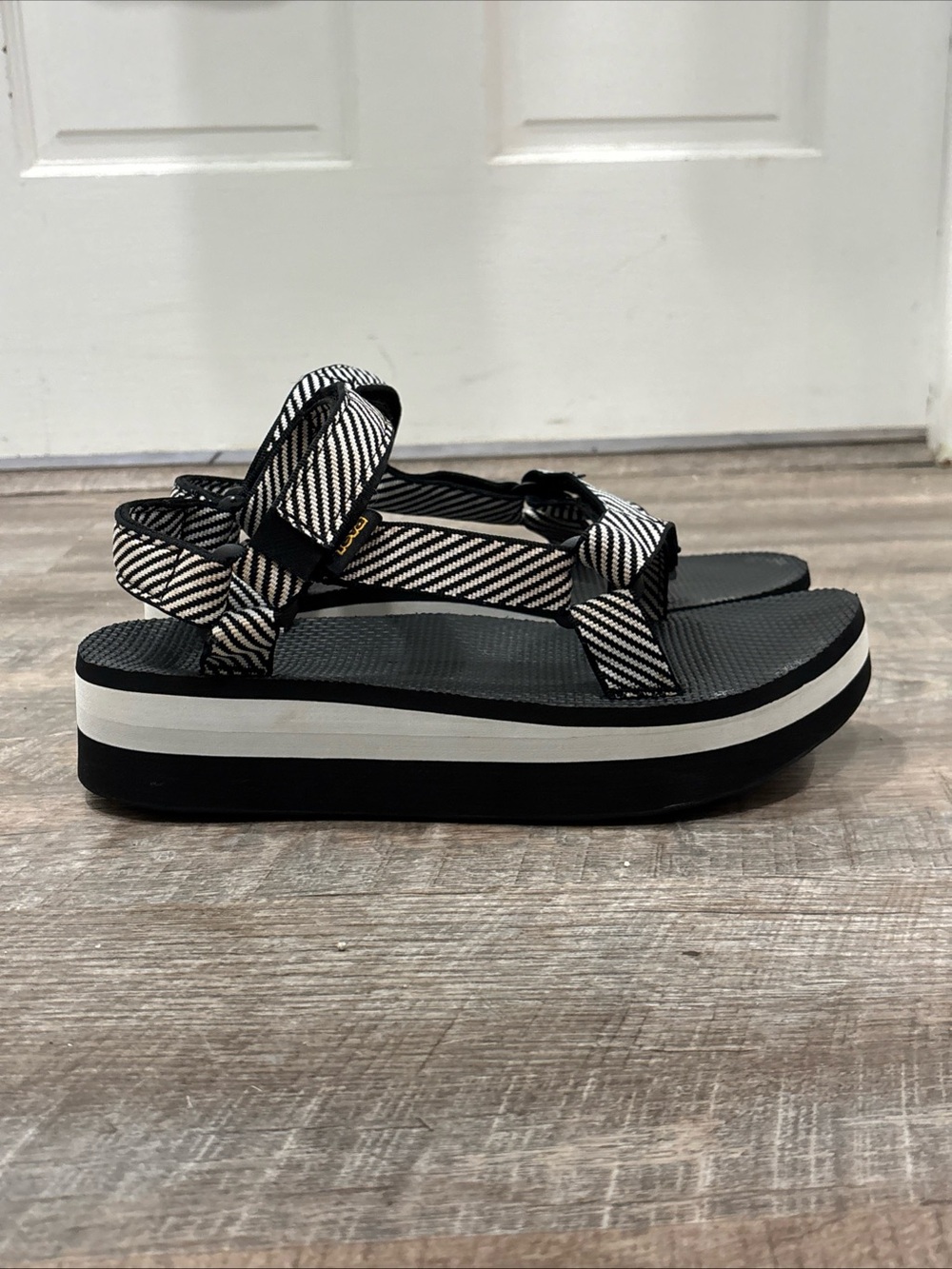 Teva Women’s Flatform Sandals Size 10 Black/White Candy Stripe Granola Outdoors